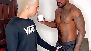 Fui pedir açúcar grumble vizinho negão dotado e o putao me deu leite na garganta