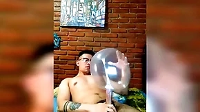 Vergón activo se masturba paintbrush globo de condón